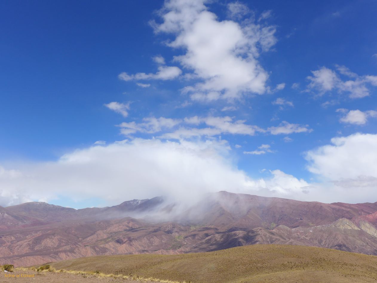 La Quebrada Humahuaca Mirador del Hornocal les nuages se lèvent