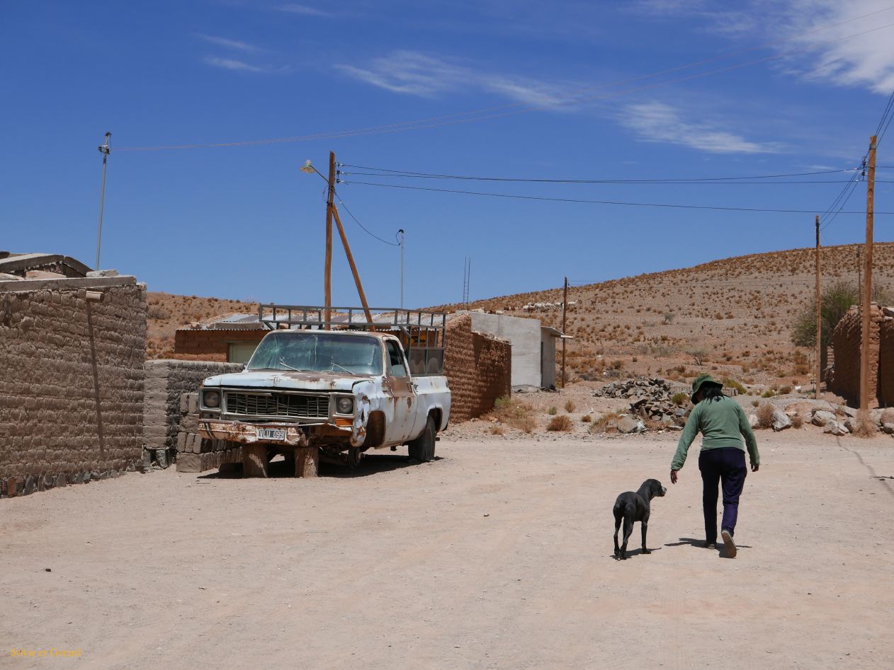 La Puna Los Barrancas rue du village animée