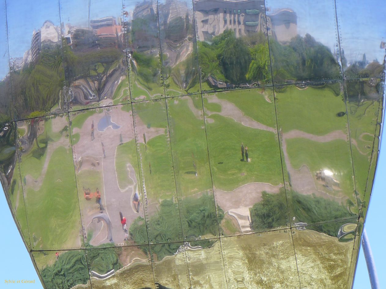 Retour à Buenos Aires à Recoleta Floralis Generica c'est nous