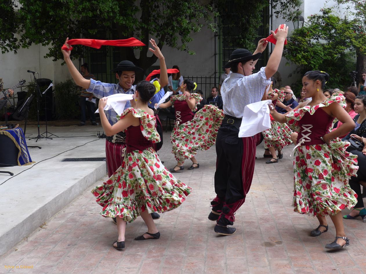 153 Buenos Aires Plaza de Mayo danses au Cabildo