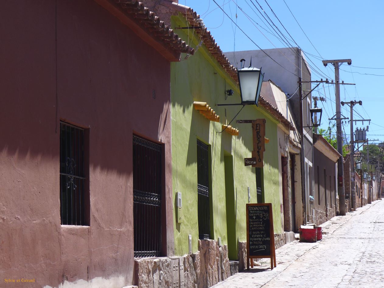 022 Quebrada Humahuaca rues désertes au soleil