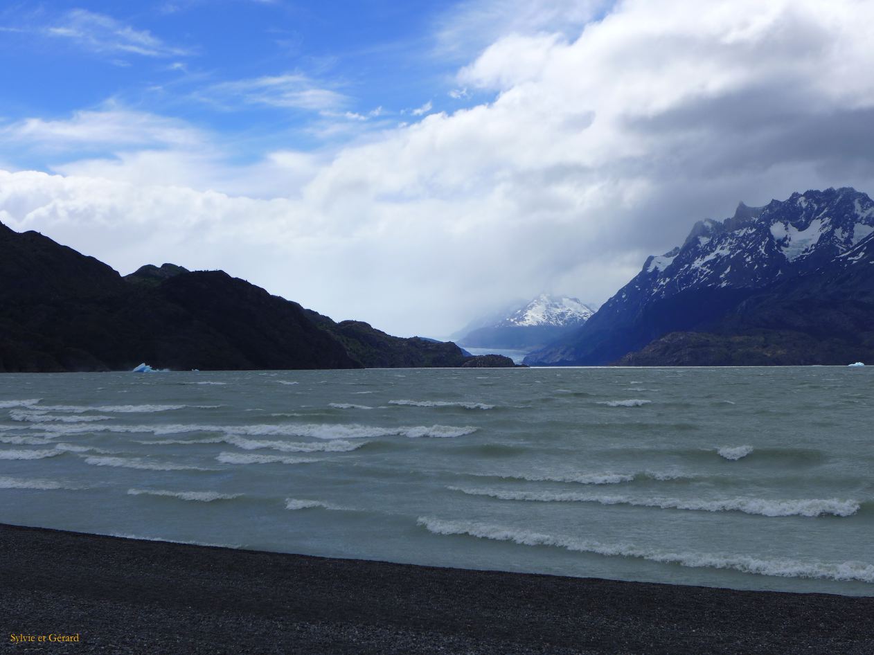 102 Parc Torres del Paine glacier Grey
