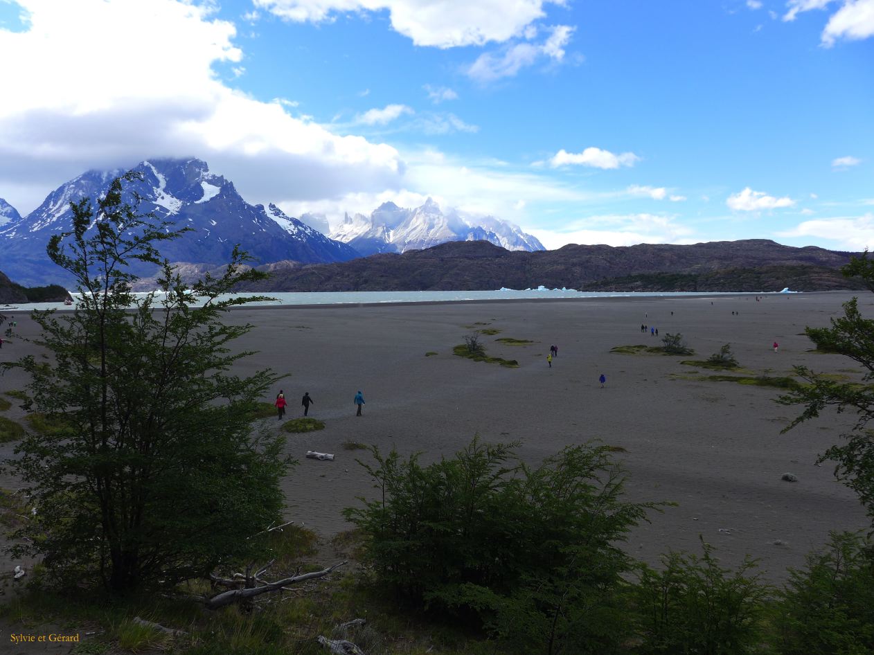 104 Parc Torres del Paine glacier Grey