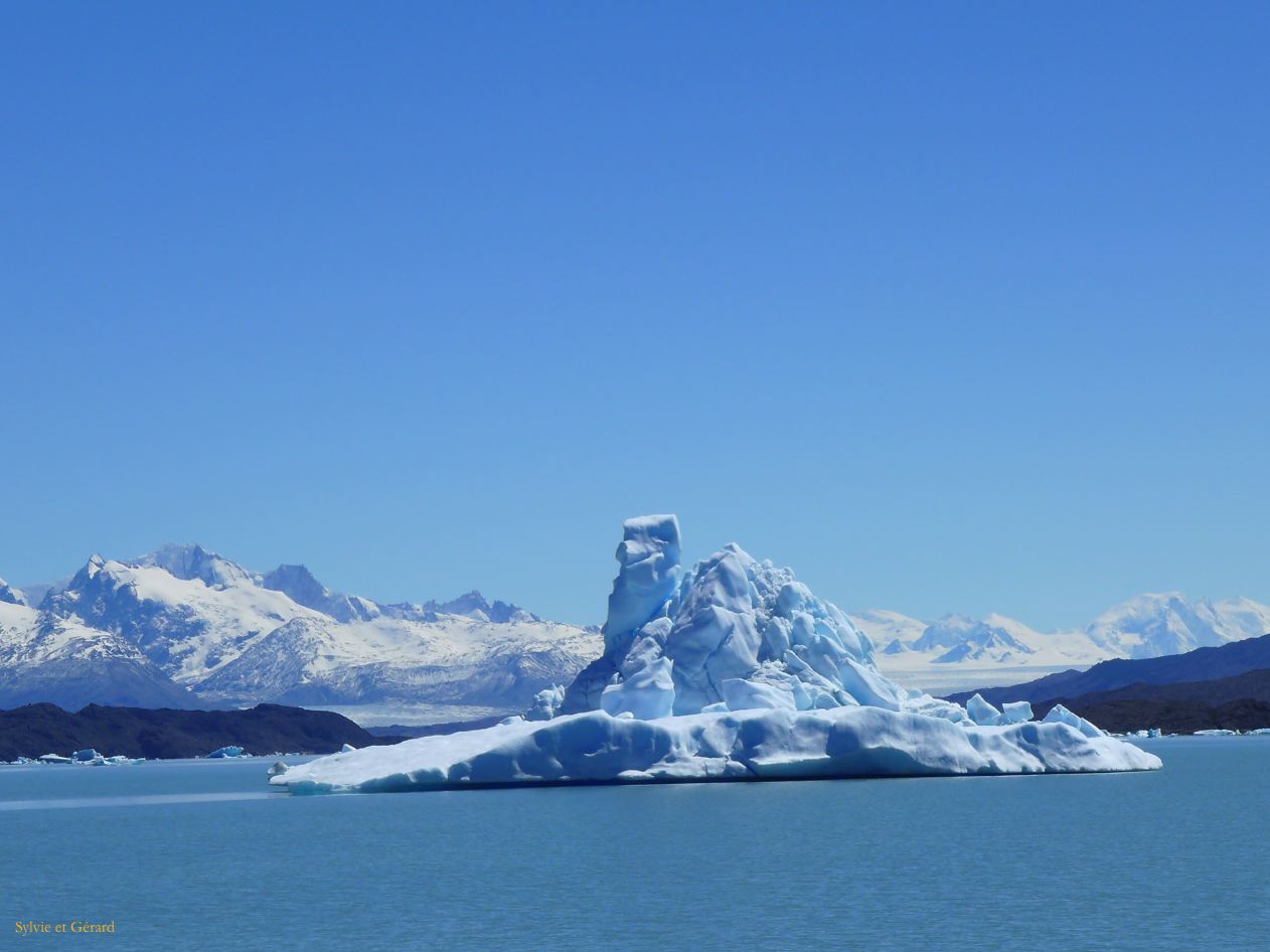 059 El Calafate sur le Lago Argentino