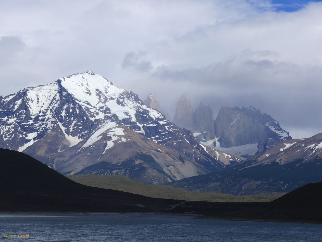084 Parc Torres del Paine Lago Sarmiento et les Torres