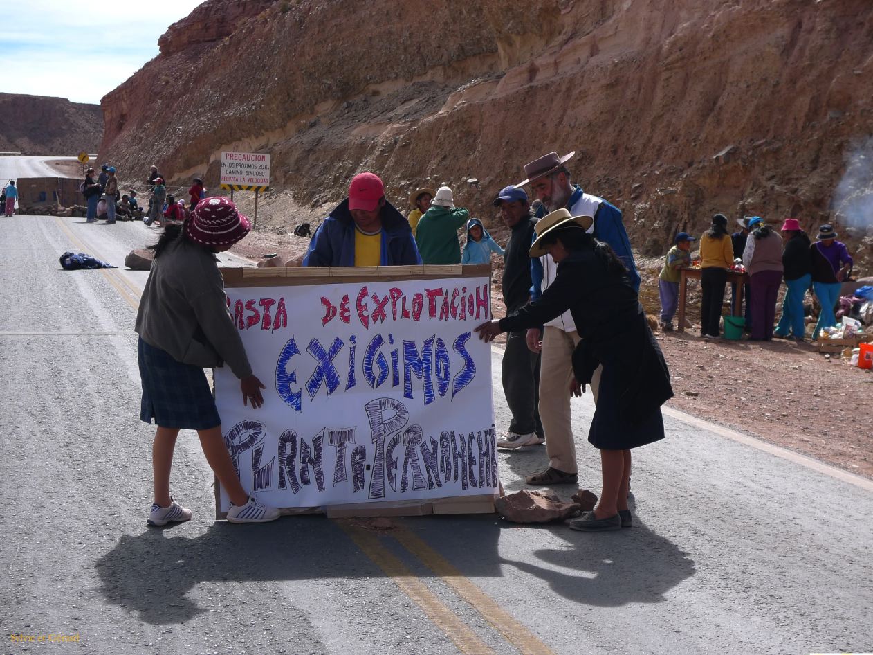 Argentine Nord Puna Susques   095 le Padre organise la manifestation 