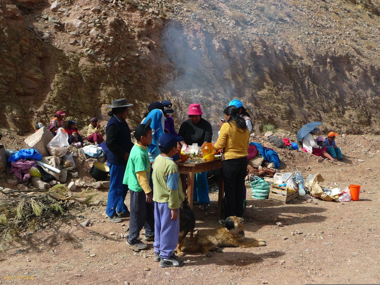 Argentine Nord Puna Susques   104 maté et pain maison pour se réchauffer