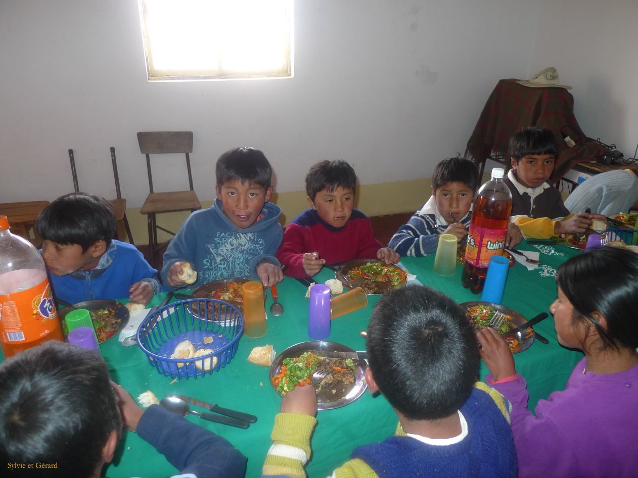 Argentine Nord Puna Susques à San Juan l'école  041 repas du midi
