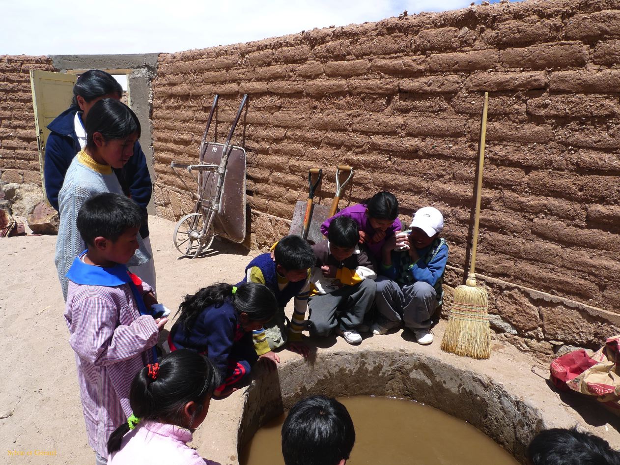 Argentine Nord Puna Susques à San Juan l'école  066 remplissage de la mare