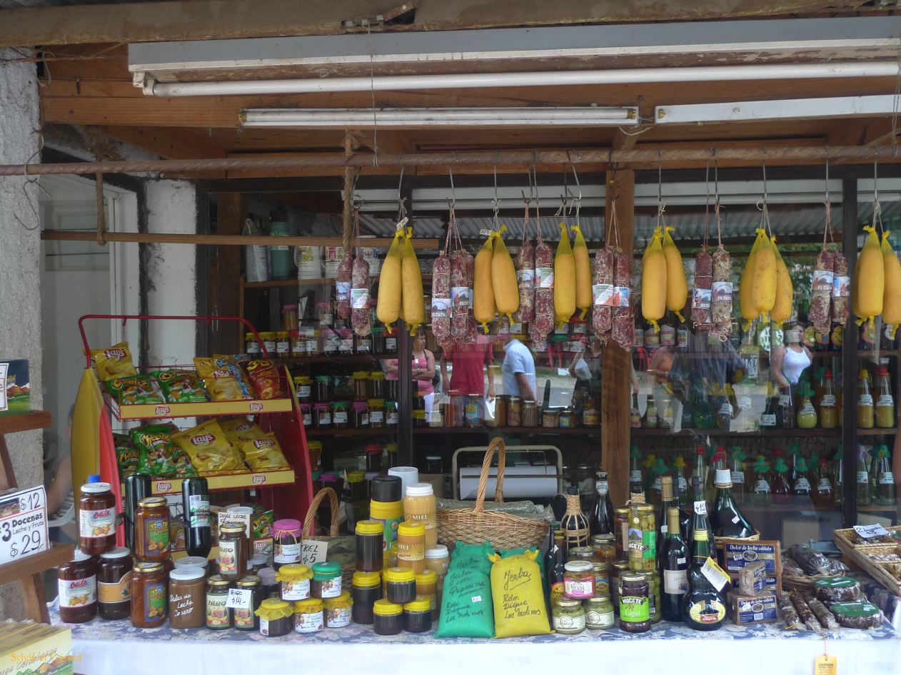 Argentine 2009 Nord Autour de Cordoba la Cumbrecita  026 dégustation de charcuterie et fromage