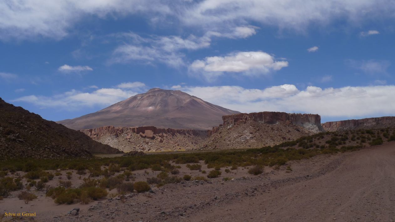 Argentine Nord Puna Susques vers San Antonio de Los Andes  043 volcan Tuzgle