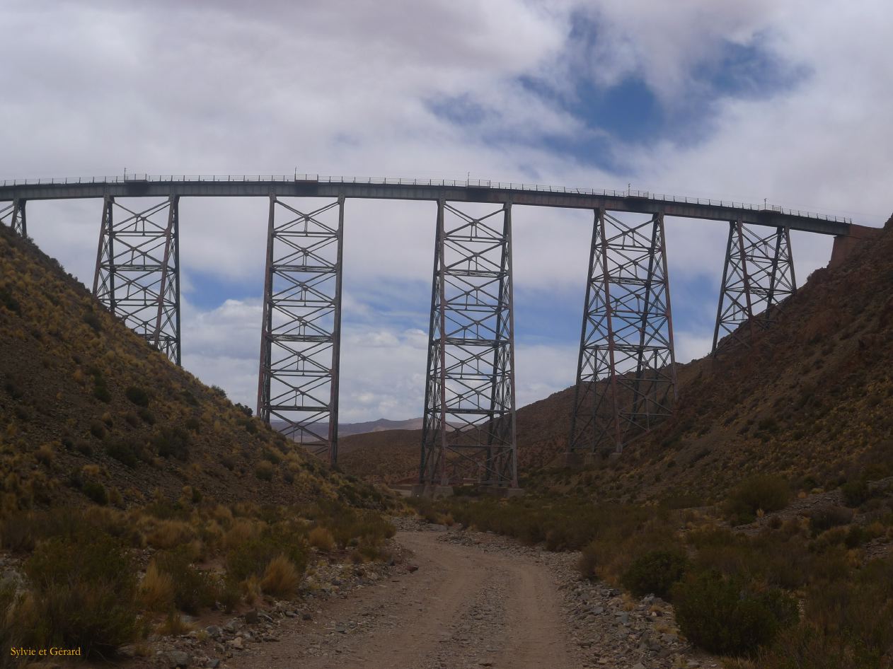 Argentine Nord Puna Susques vers San Antonio de Los Andes  298 viaducto del tren a las nubes 