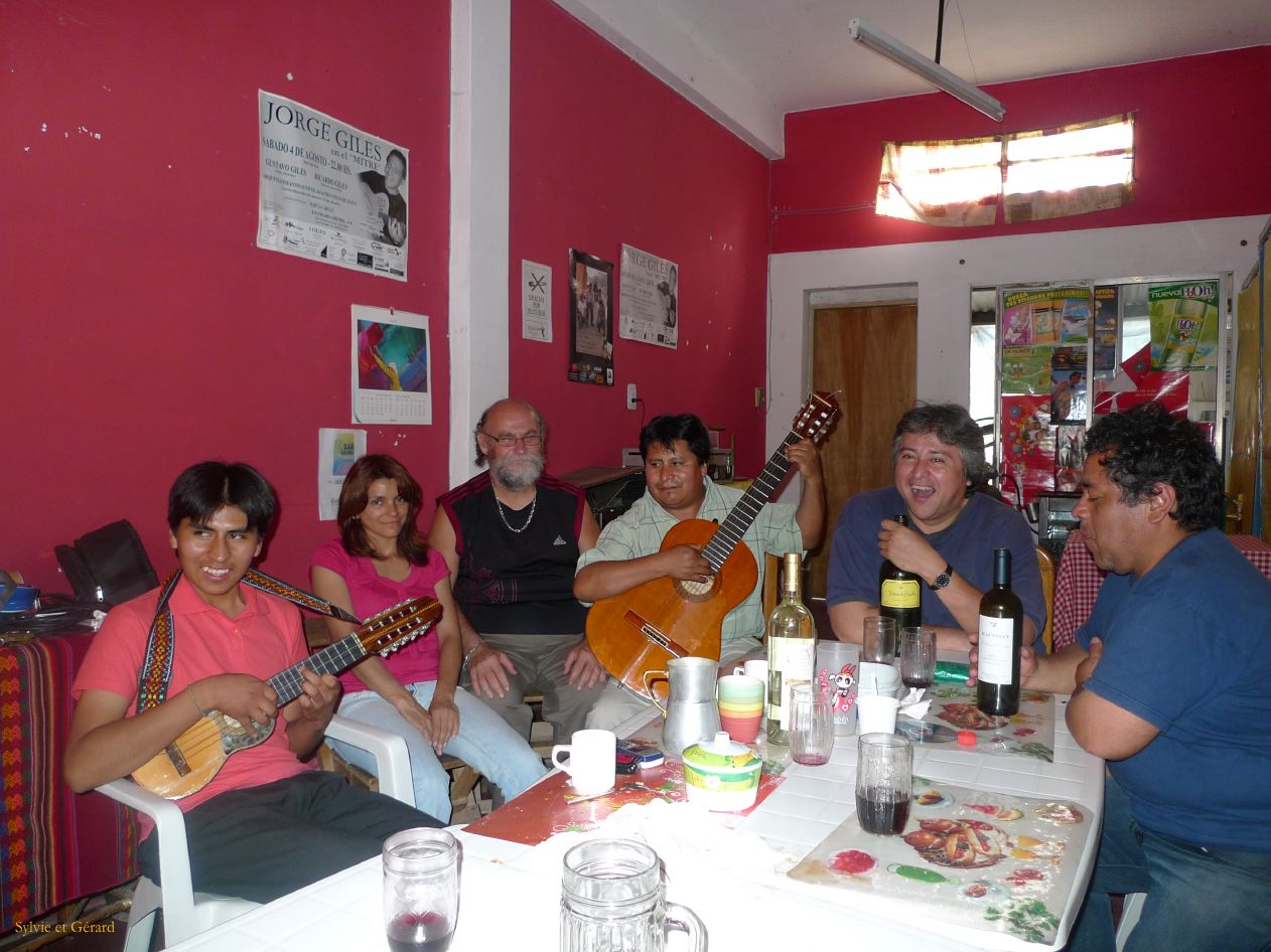 10 Chez Rafael et Mariella à  Jujuy le repas se termine en musique 4