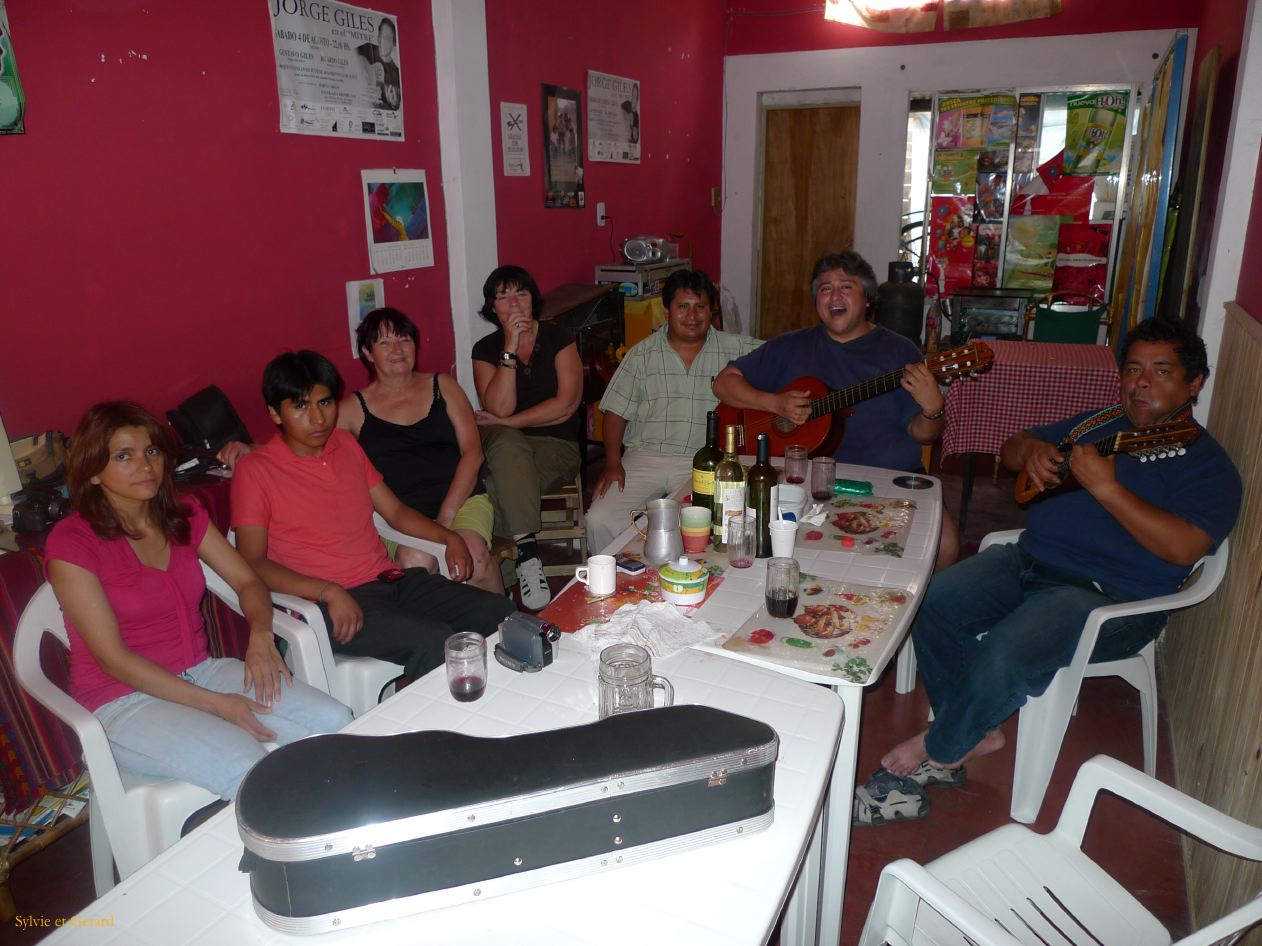 10 Chez Rafael et Mariella à  Jujuy le repas se termine en musique 5