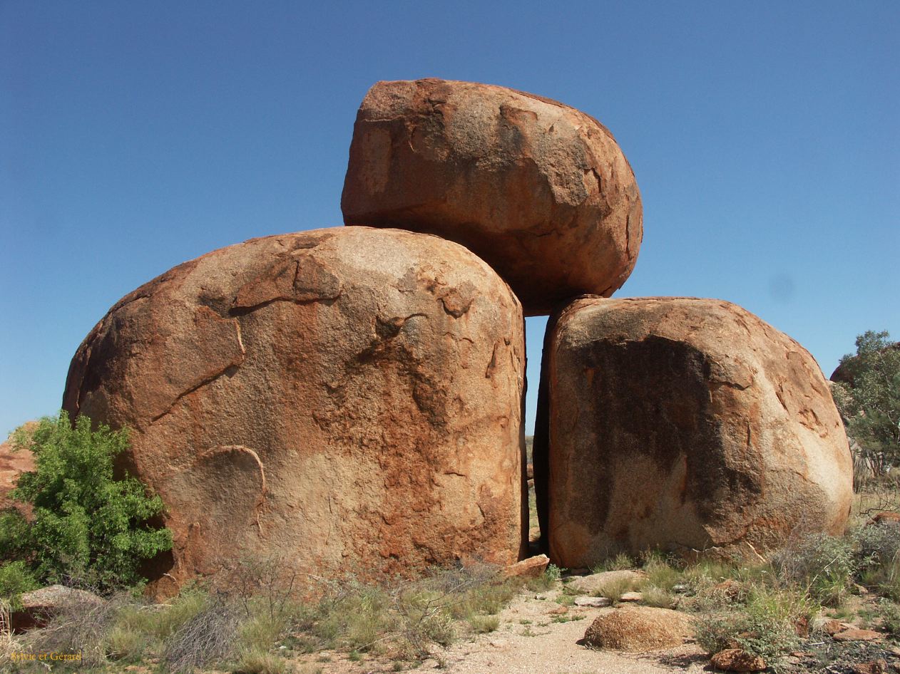 B 160 Devils Marbles