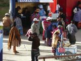 Bolivie Oruro des Boliviennes près de la gare routière  101