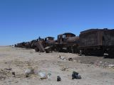 Bolivie Salar d'Uyuni à Uyuni cimetierre des trains et des sachets plastiques  100