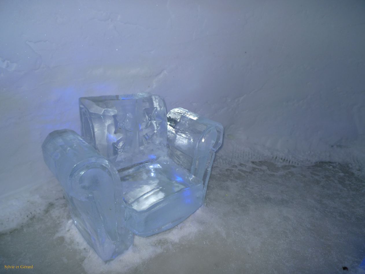 Montreal 015 Village de neige Parc Jean Drapeau fauteuil de glace