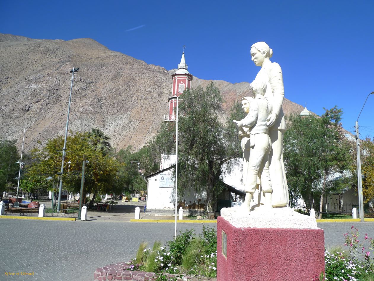 Chili La Serena Vallée d'Equi statue de Gabriella Mistral  004