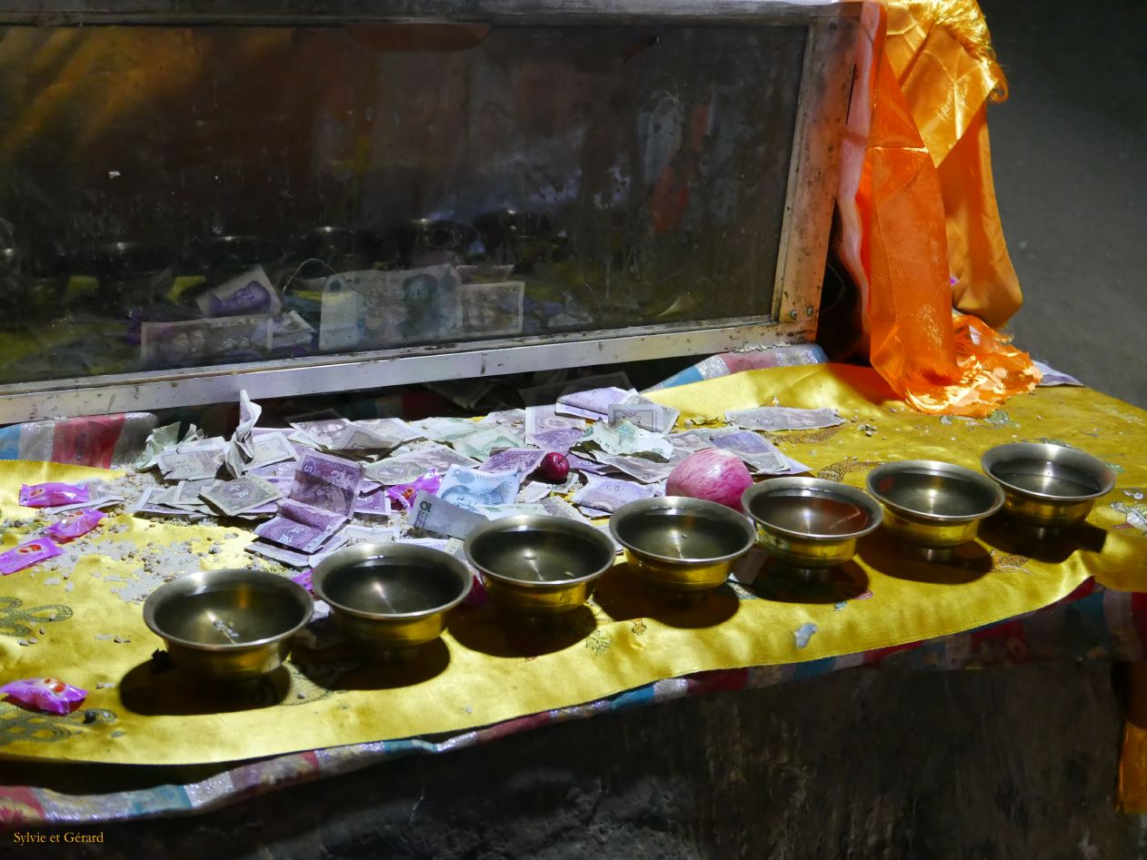 03 32 Xiahe les Prairies de Ganjia dans la grotte de Nekhang 