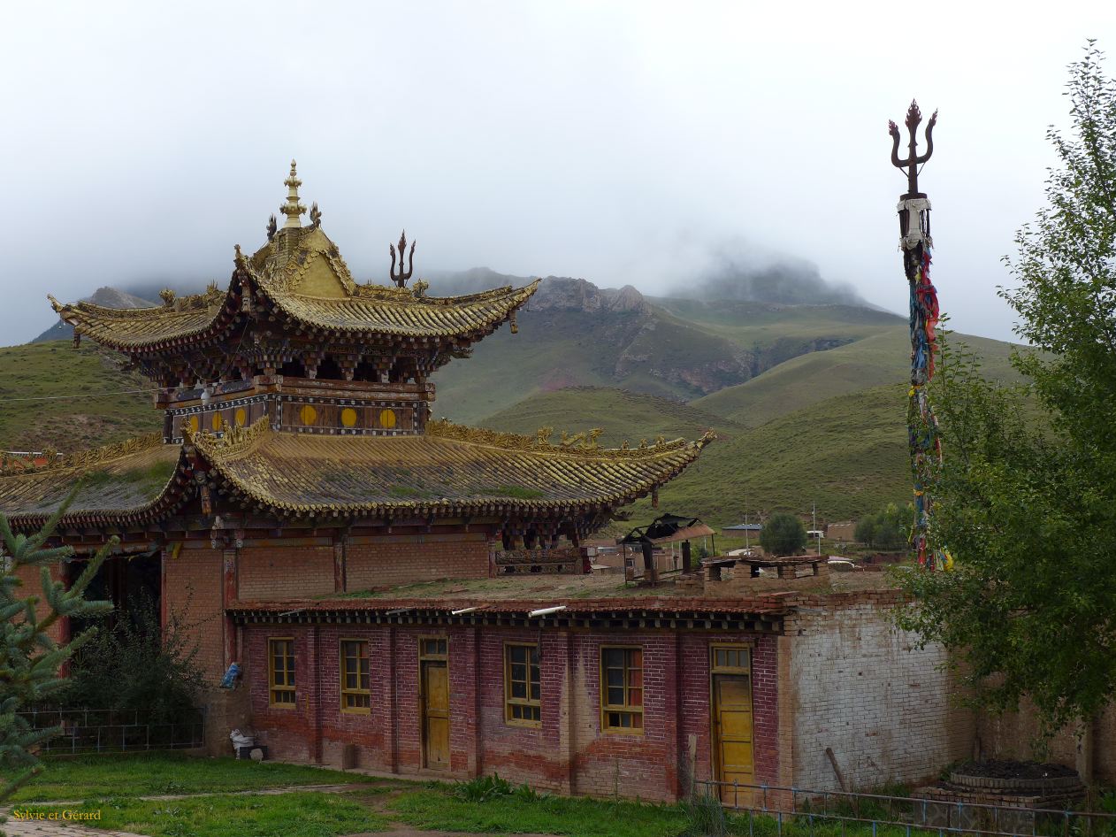 03 43 Xiahe les Prairies de Ganjia gompa Tseway tout semble abandonné 