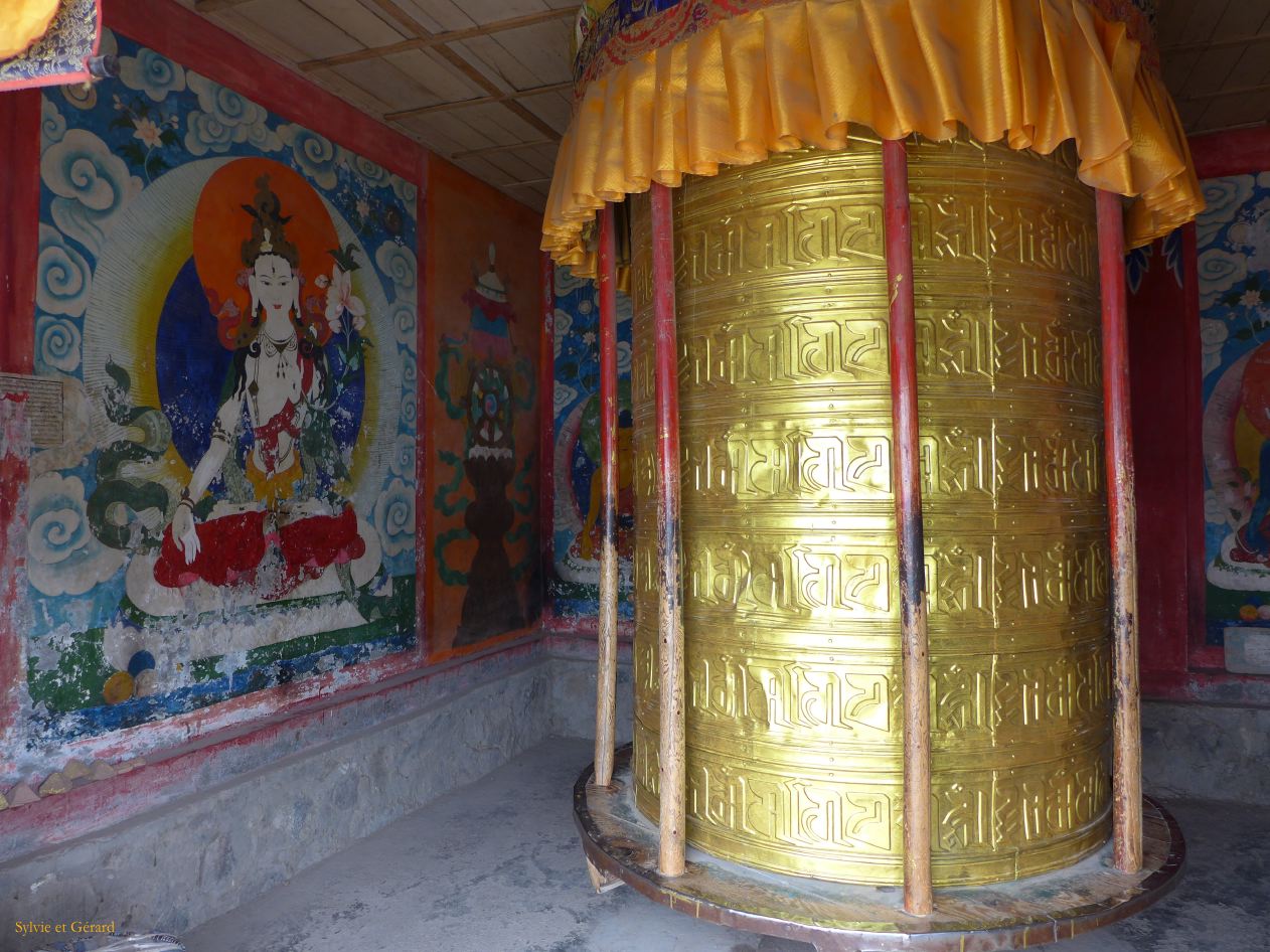 04 37 Langmusi Serti Gompa  moulin à prières 
