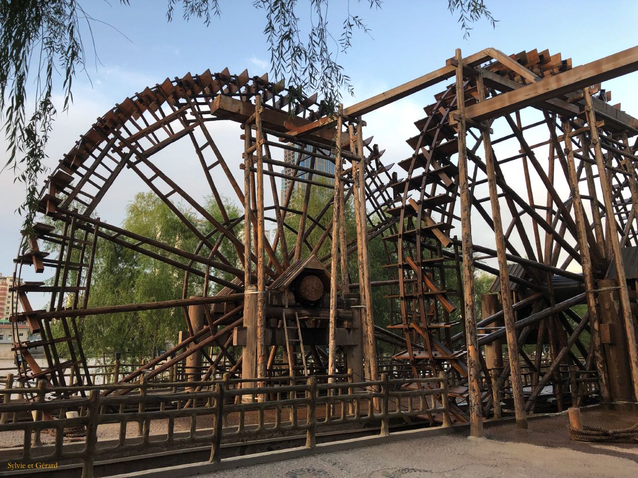 05 15 Lanzhou les roues hydrauliques géantes conçues sous la dynastie Ming pour irriguer les champs le long du fleuve