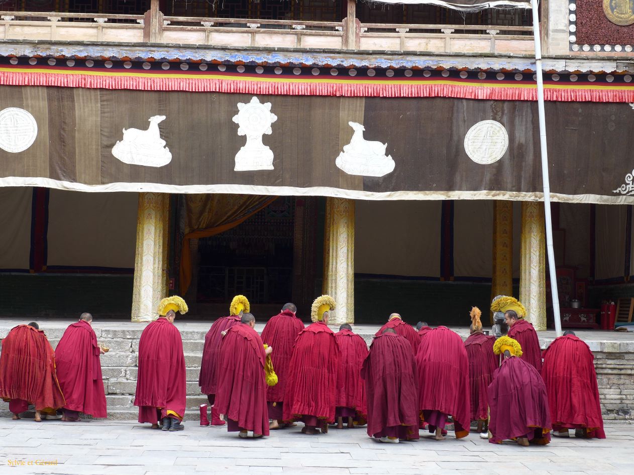 01 18  Xining monastère Ta'er si on enlève les chaussures 