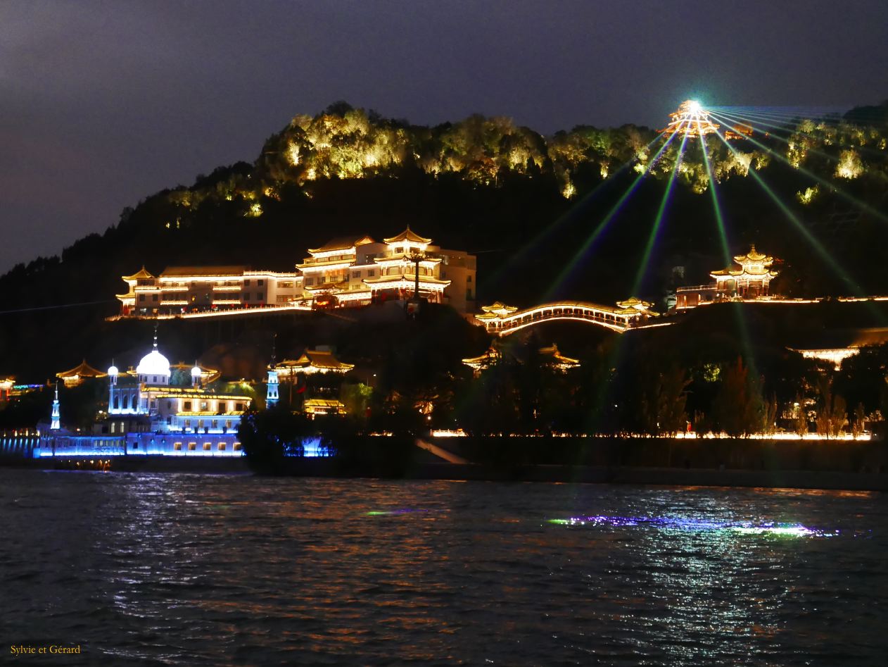 05 17 Lanzhou la Mosquée et la colline de nuit