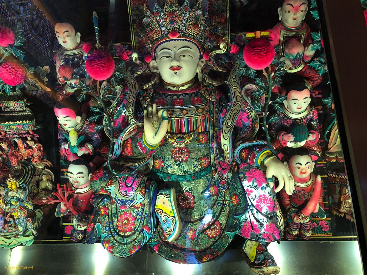 01 19  Xining monastère Ta'er si sculpture en beurre de yak créée par les moines pendant les mois les plus froids 