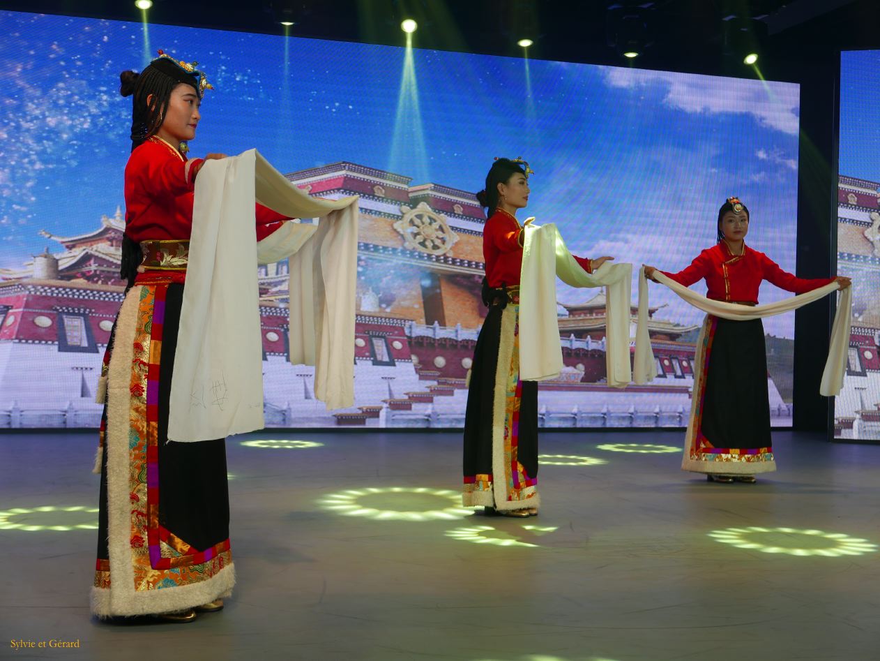 06 39 Zhangye Mati Si spectacle ethnie Yugur 