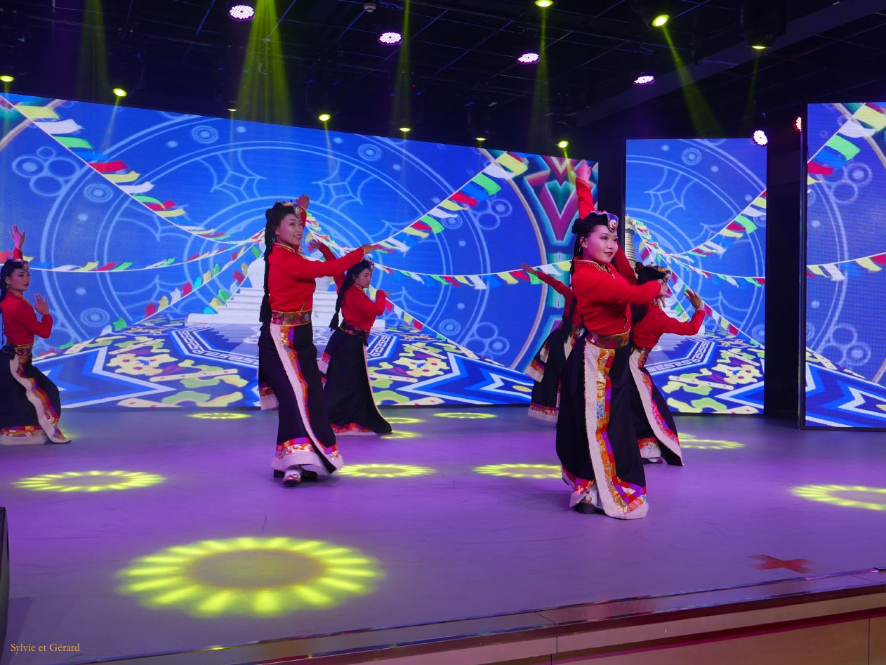 06 40 Zhangye Mati Si spectacle ethnie Yugur 