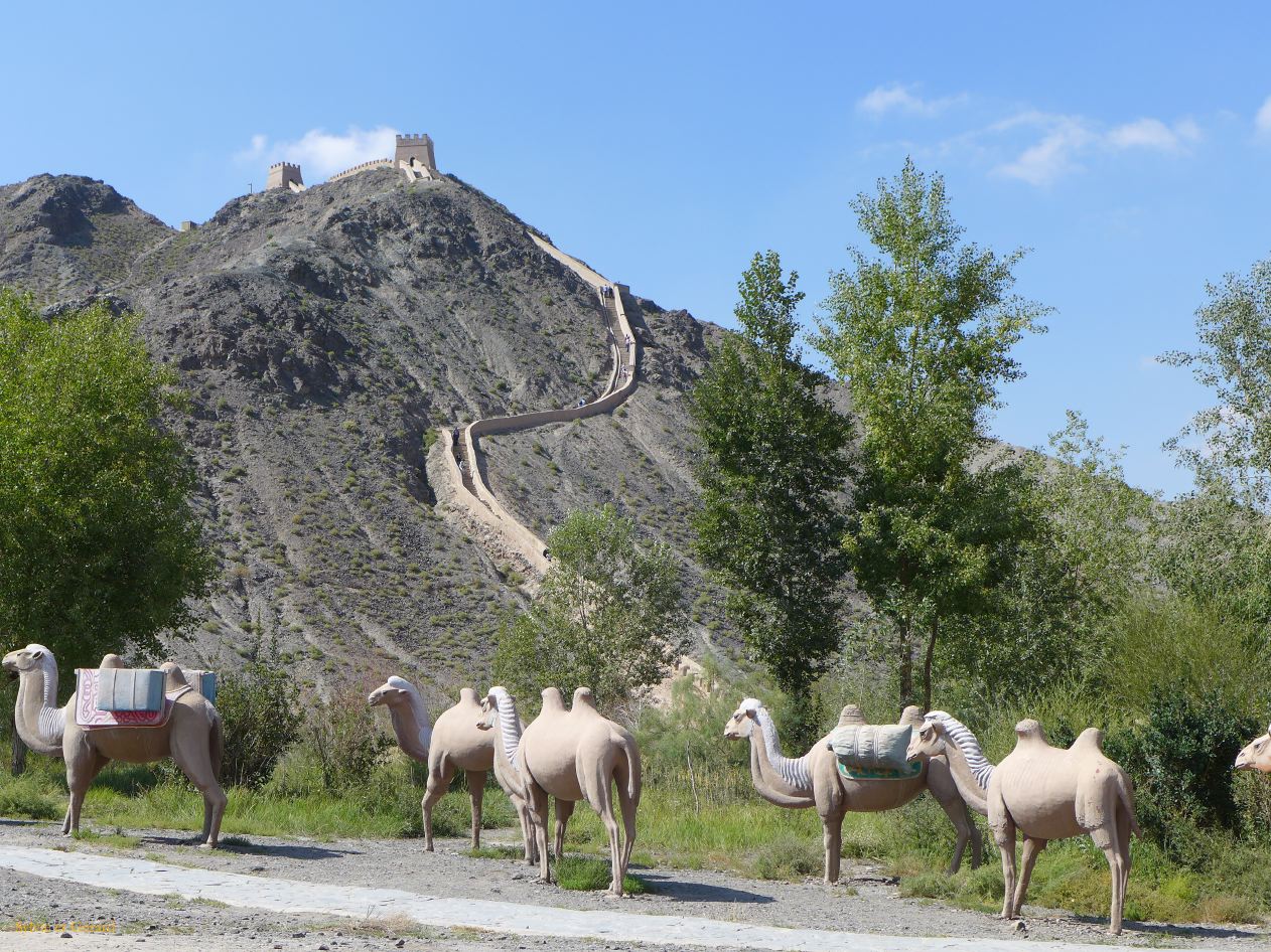 07 15 Jiayuguan la Grande Muraille les statues des caravanes sur la route de la soie   