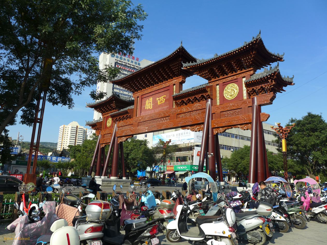 08 13 Tianshui dans la ville parking à motos 