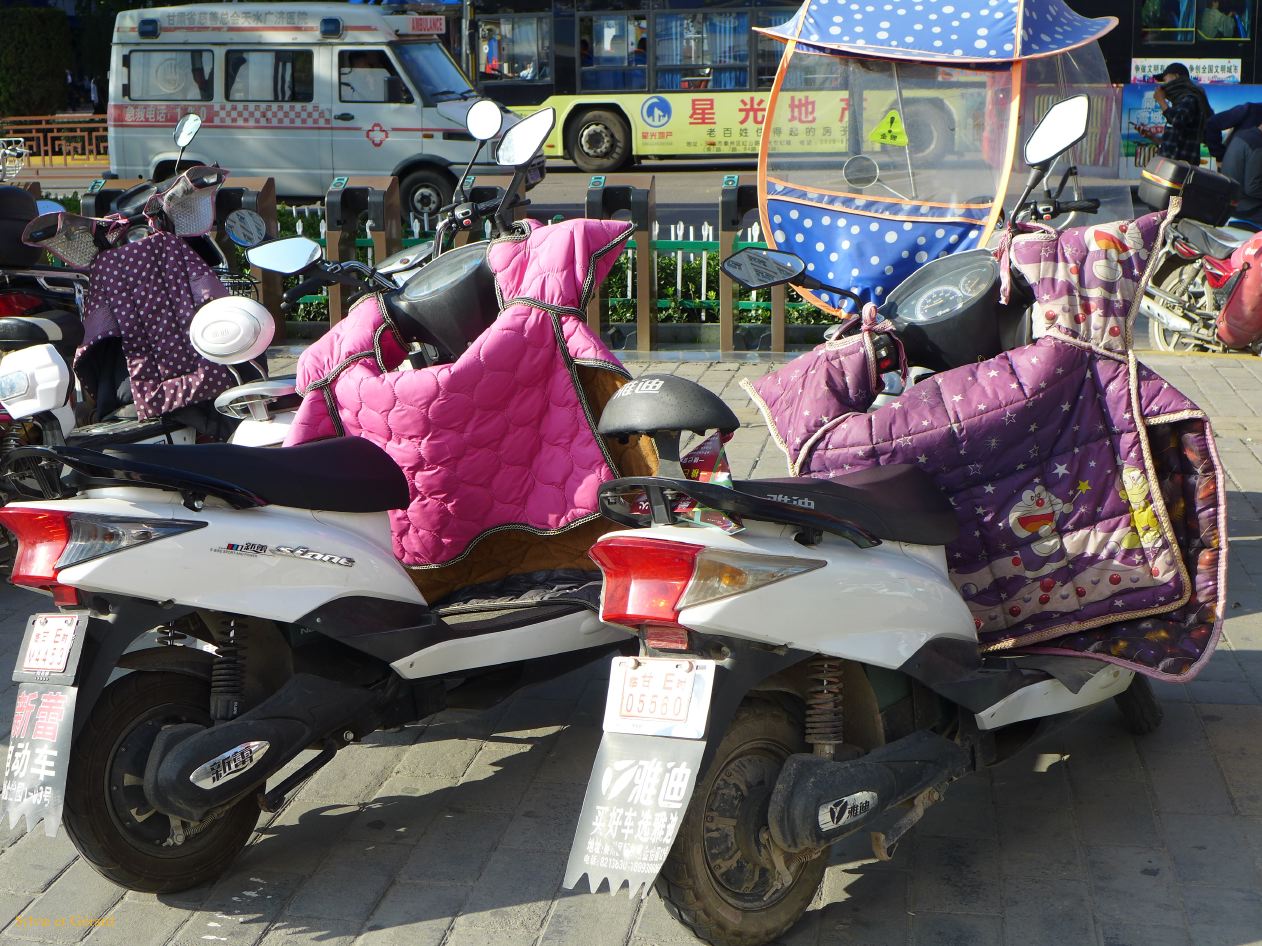 08 14 Tianshui dans la ville habillement des motos