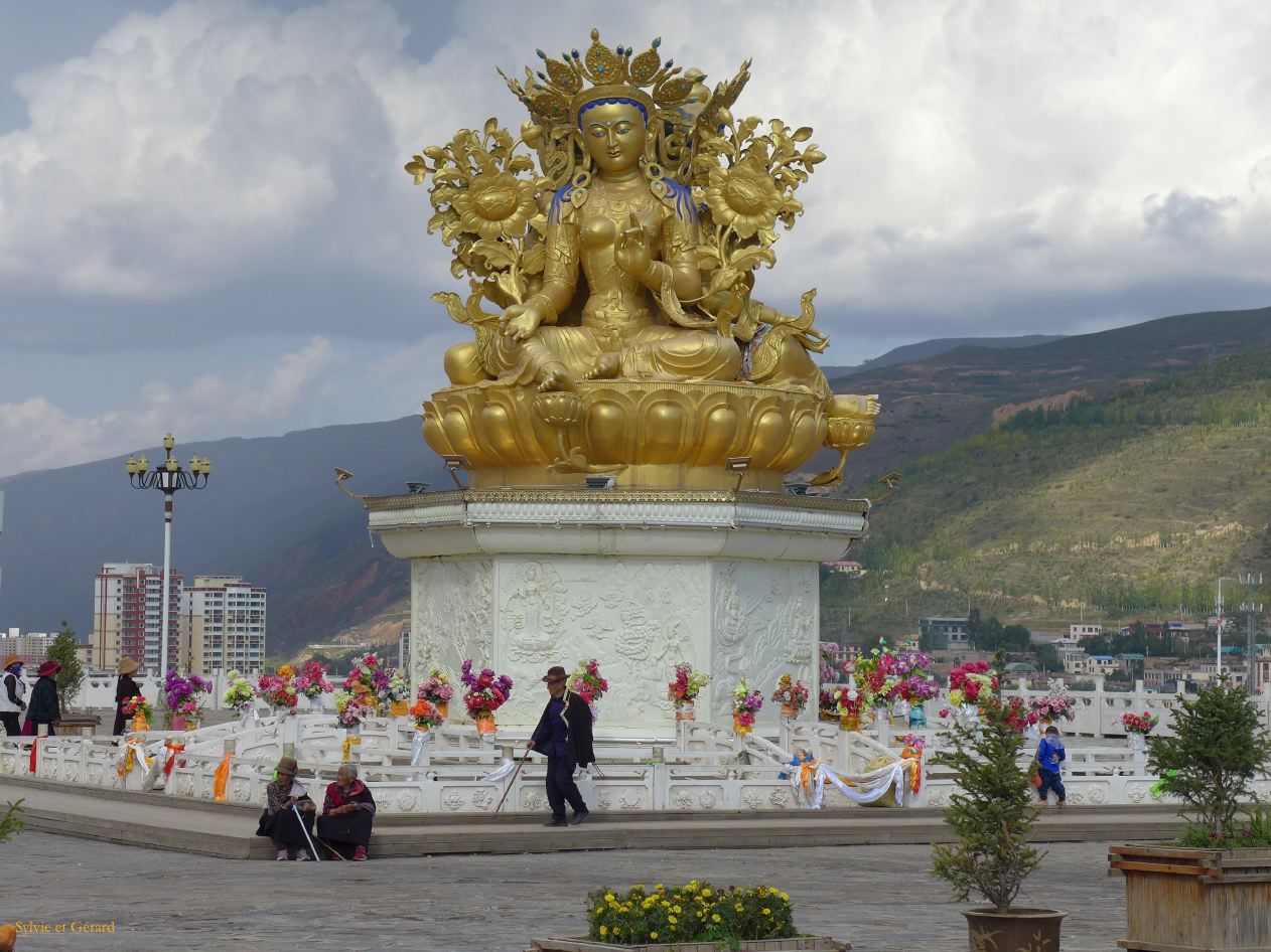 02 1 Tongren ou Rebgong en tibétain dans la province du Qinghai petite ville à 2480 m d'altitude