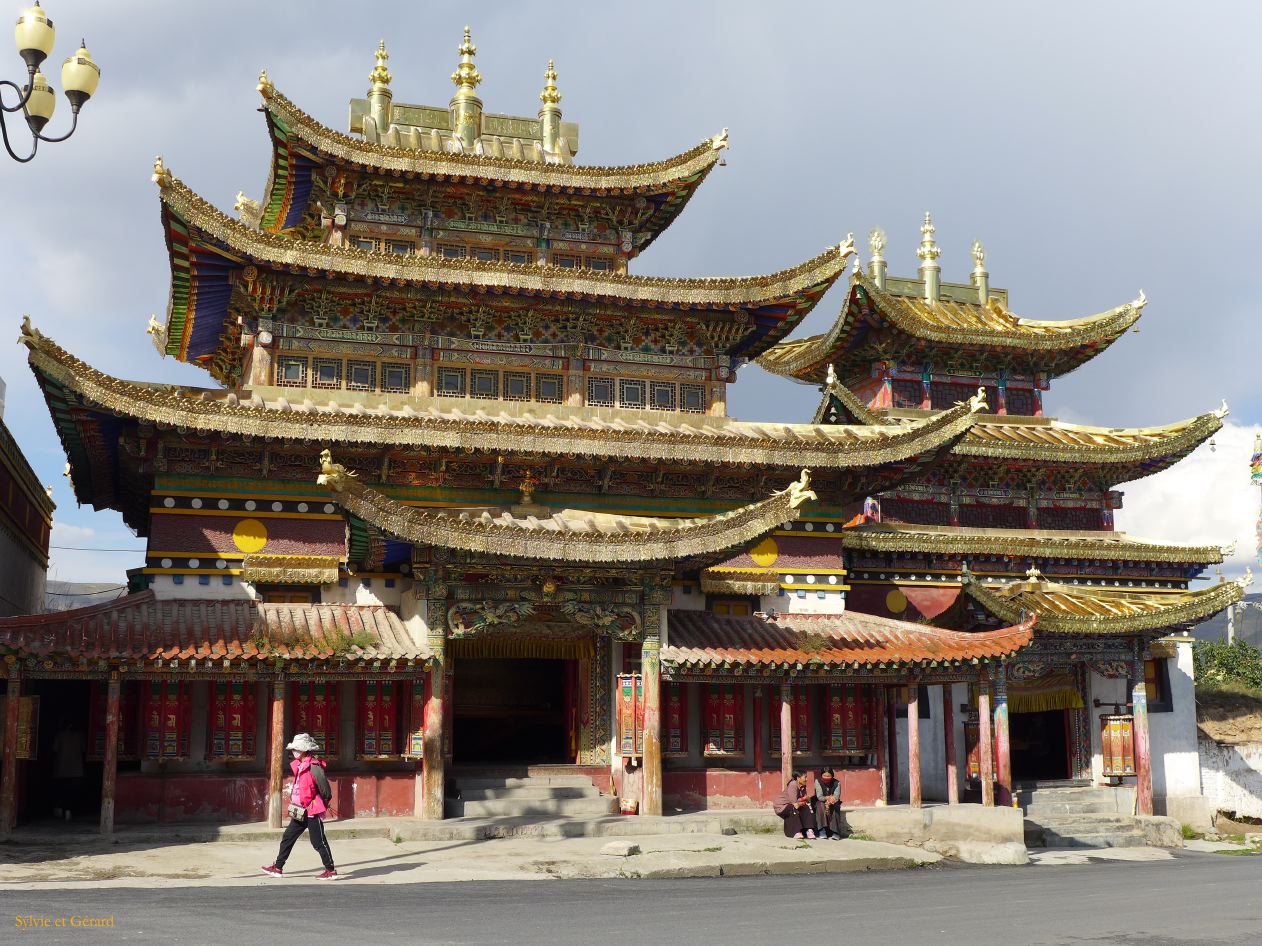 02 14 Tongren Monastère Longwu moulins à prières 