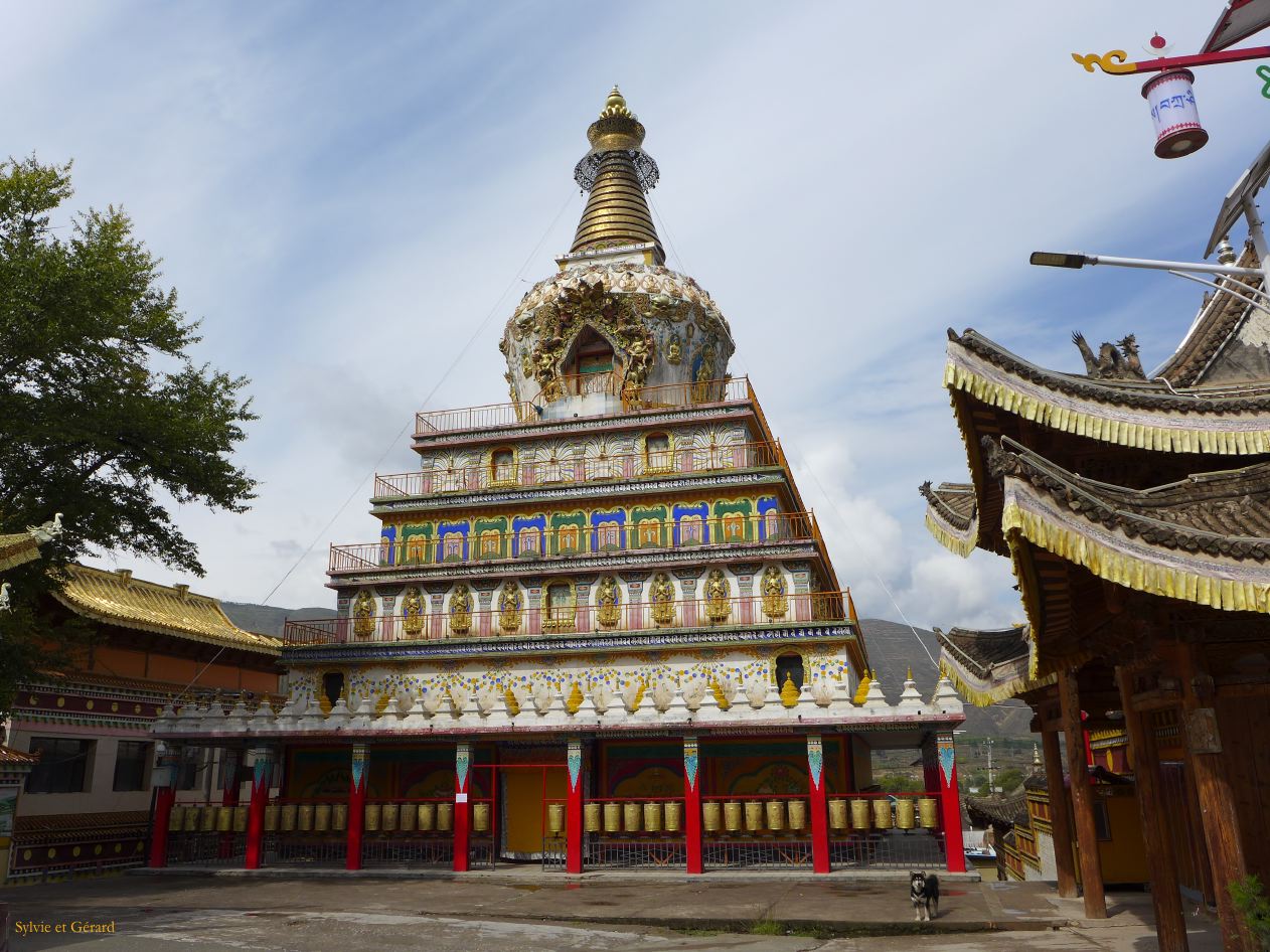 02 31 Tongren monastère Wutun haut Sangkeshan village ce temple aussi est fermé