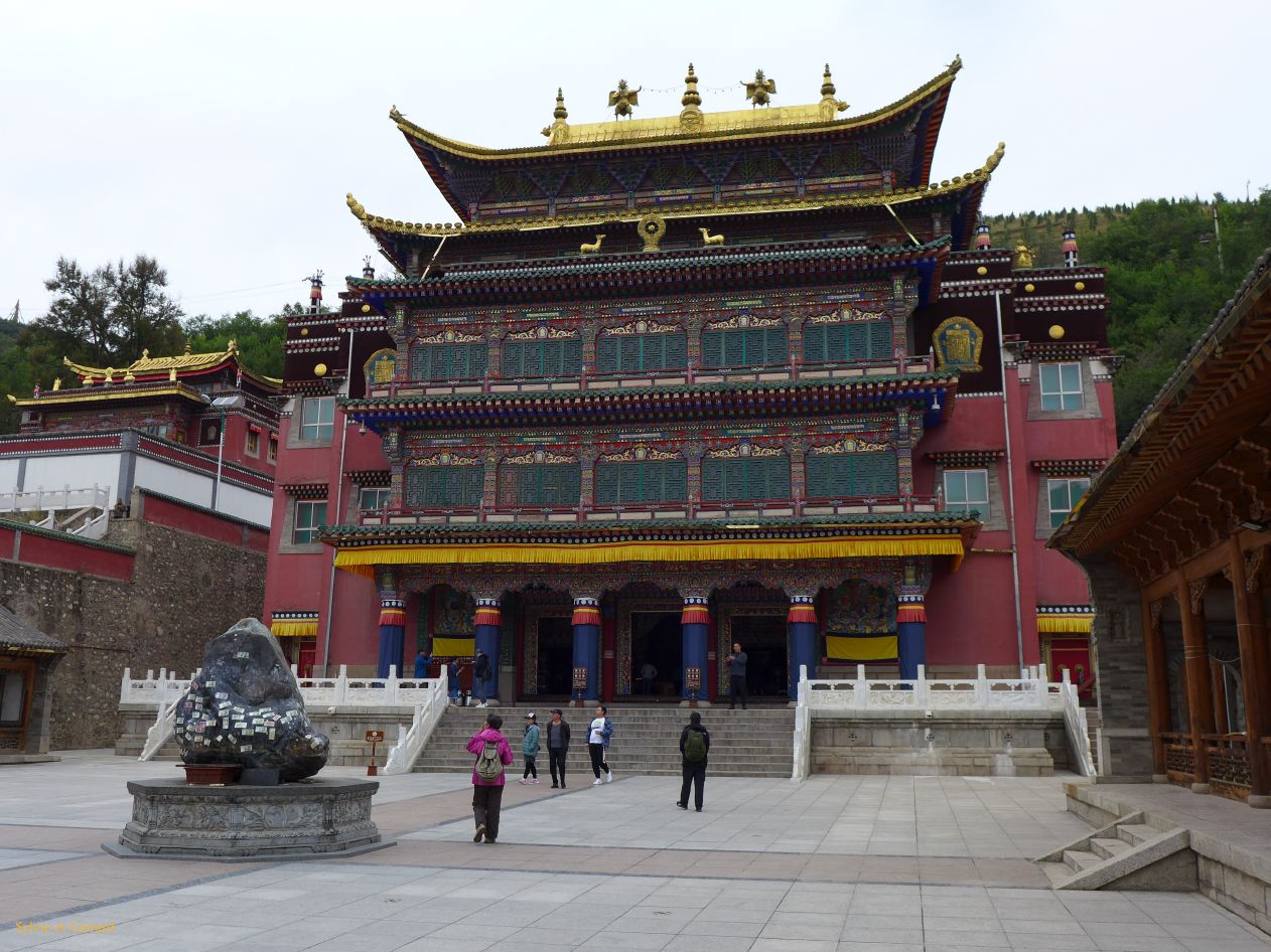01 8 Xining monastère Ta'er si un des plus grands monastère du bouddhisme lamaïste 