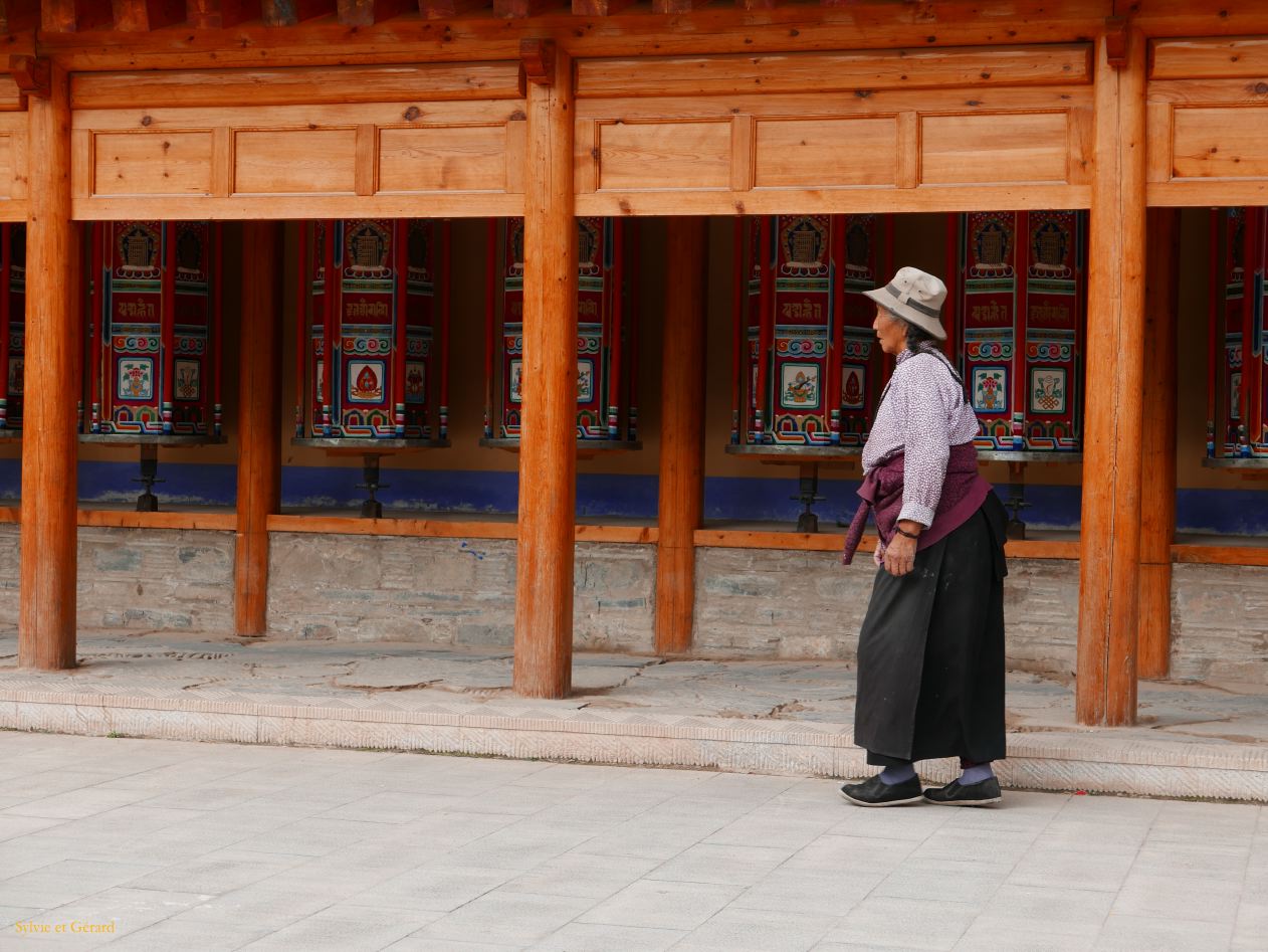 03 21 Xiahe Monastère de Labrang moulins à prières 