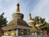 02 30 Tongren monastère Wutun haut Sangkeshan village stupas