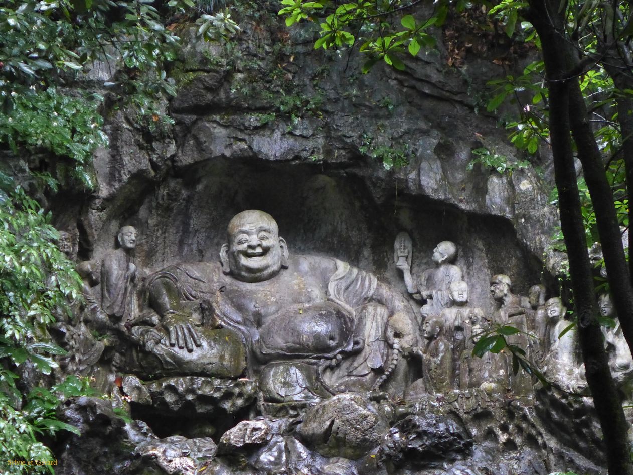 vers Hangzhou 32 parc Felaifeng et temple Lingyinsi 