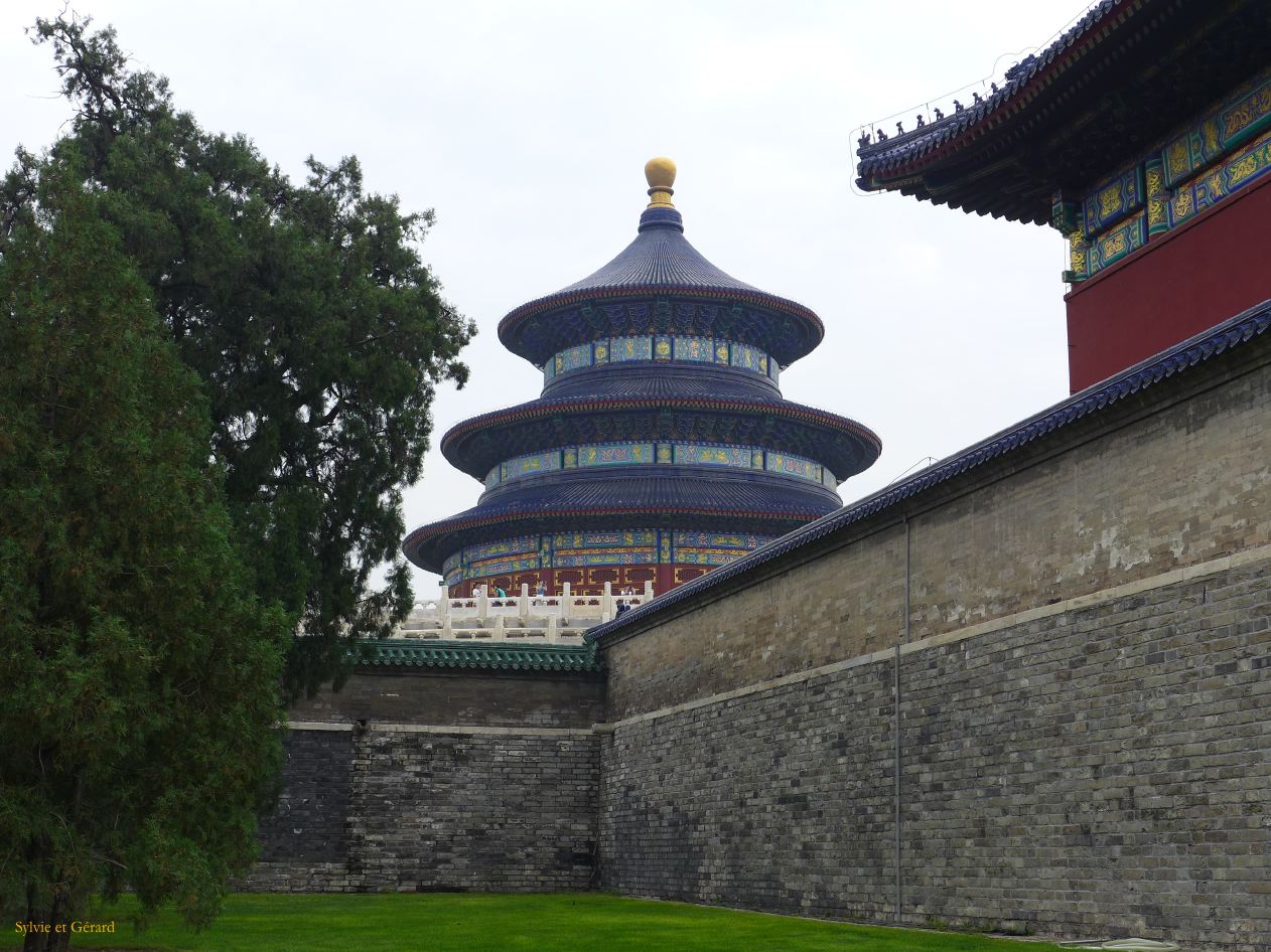 à Pekin le temple du Ciel 03 entrée du temple dans le Parc Tiantian