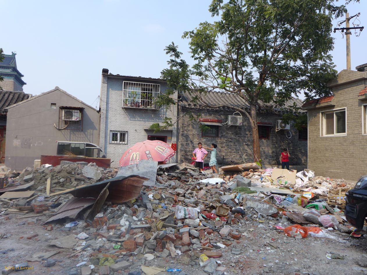à Pekin Tour de la Cloche et du Tambour 02 quartier en destruction