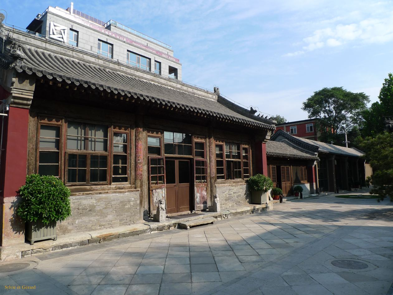 à Pekin dans la ville 01 Vieux temple en bois transformé en hotel