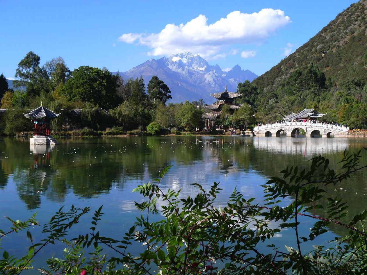 122 Lijiang La Vieille Ville le parc de l'étang du Dragon Noir
