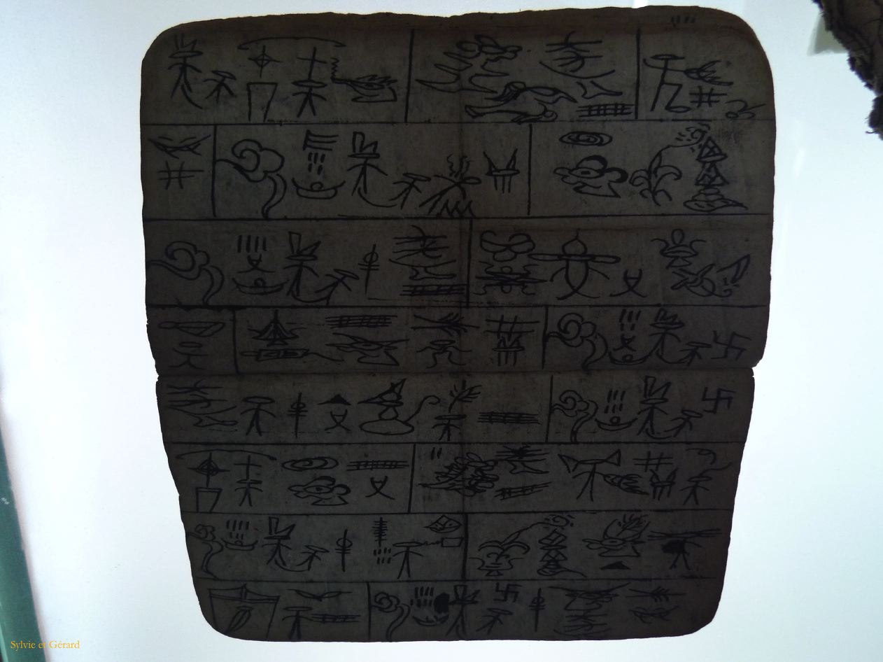 130 Lijiang La Vieille Ville le musée Dongba manuscrits sur le savoir ancestral des naxis