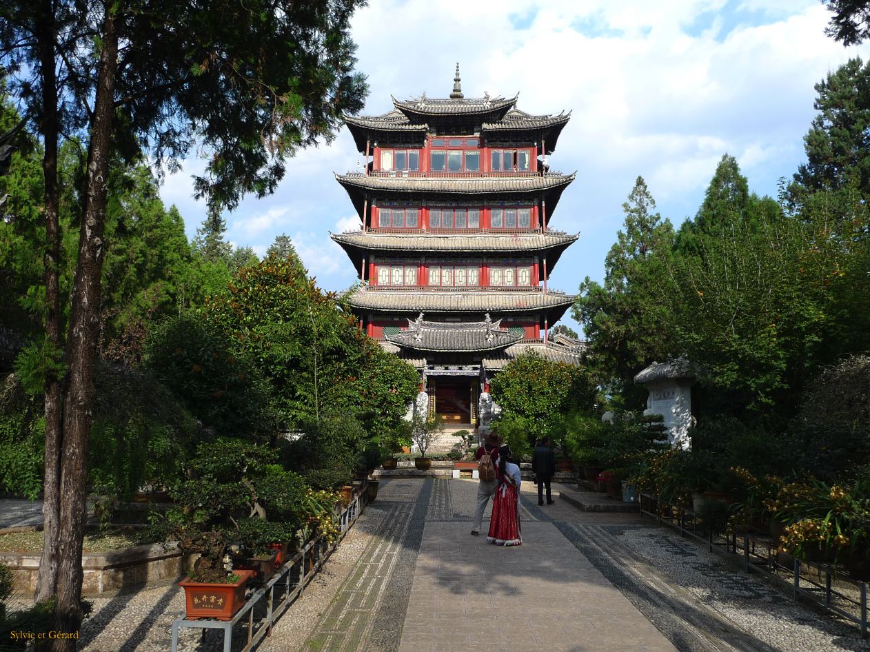 134 Lijiang La Vieille Ville la pagode Wanggu au sommet de la colline du lion