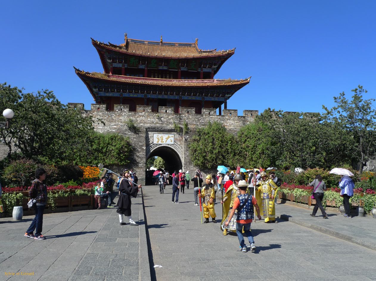 200 Dali une entrée de la Vieille Ville