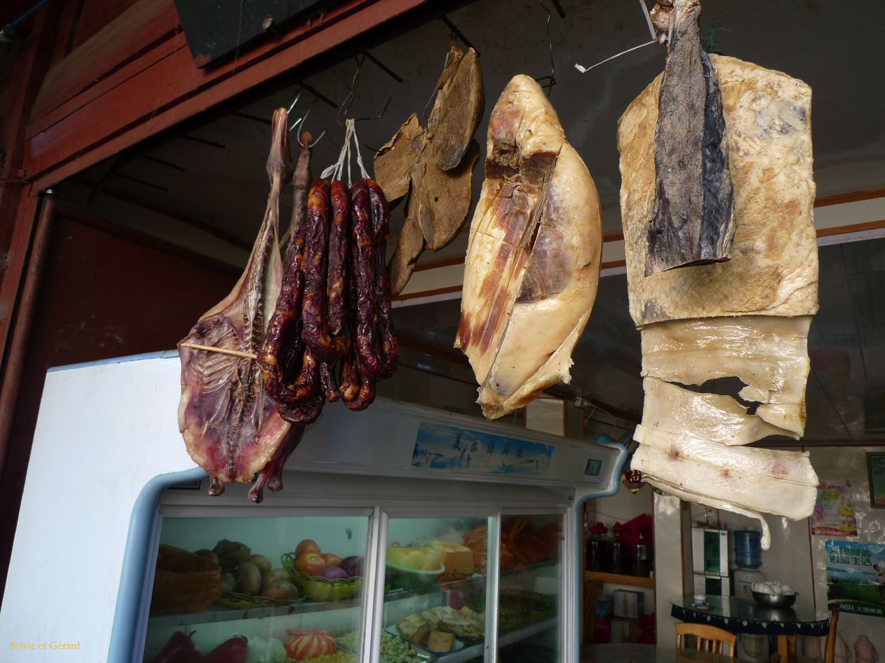 218 Dali la Vieille Ville on choisi sa viande